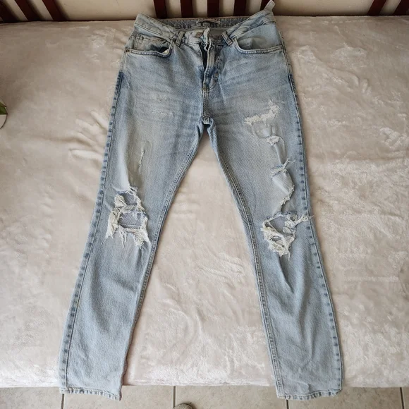 Zara Distressed JEANS - Picture 2 of 7